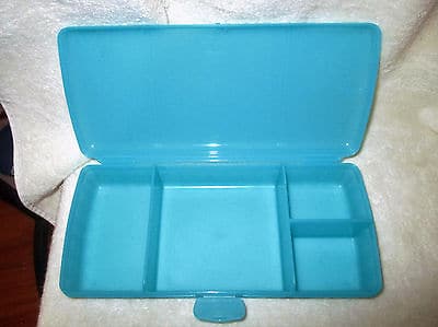 tupperware-blue-sandwich-lunch-box-keeper-with-compartments-_1